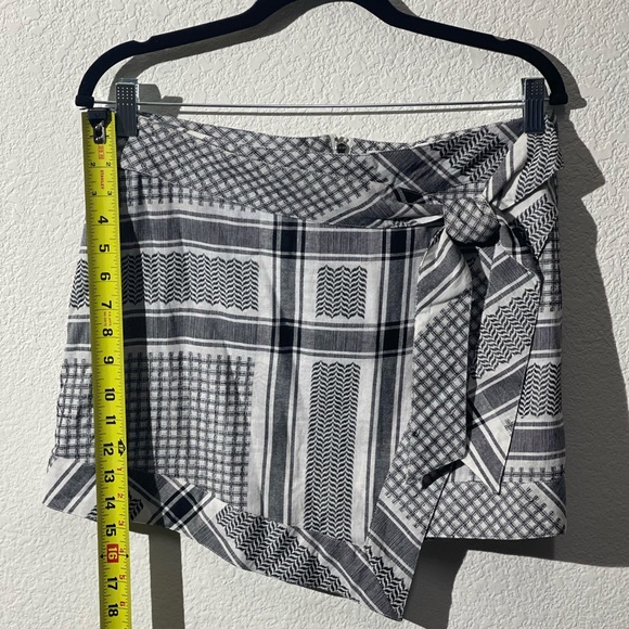 Guess A-Line Skirt 
Style #W72D48R8UC0 - Picture 6 of 7